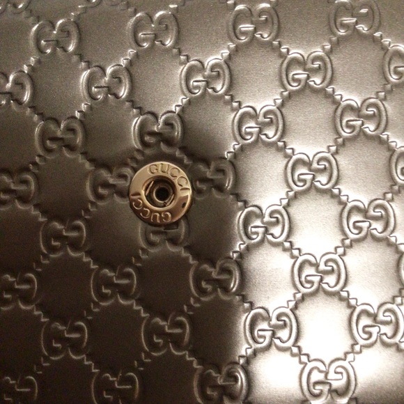 Gucci Metallic Gray Wallet on Chain - Picture 14 of 16